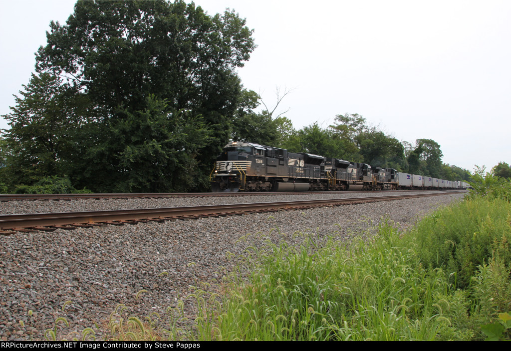 NS 7269 leads a westbound past MP116